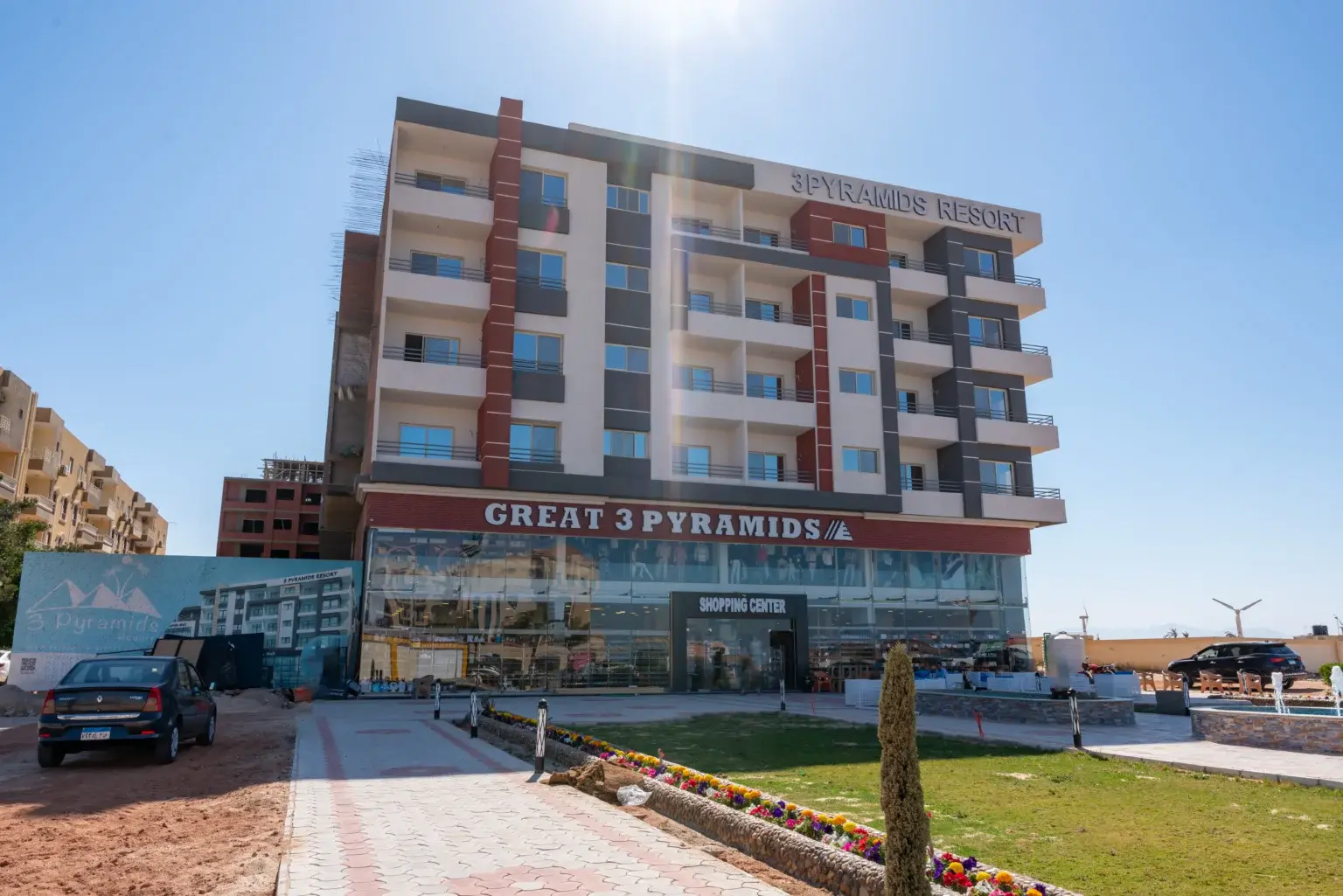 ثري بيراميدز ريزورت 3 Pyramids Resort في ممشى الأحياء، الغردقة